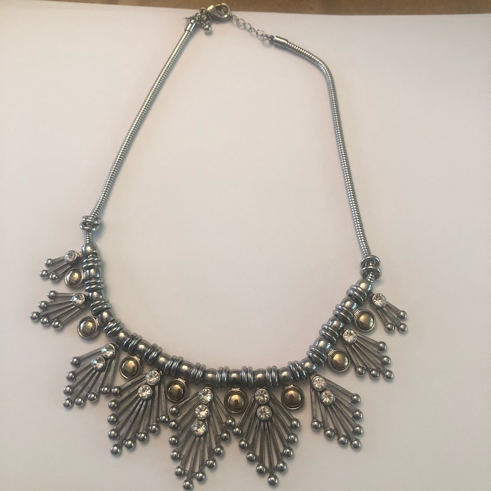 Beautiful two-tone statement necklace adjustable.